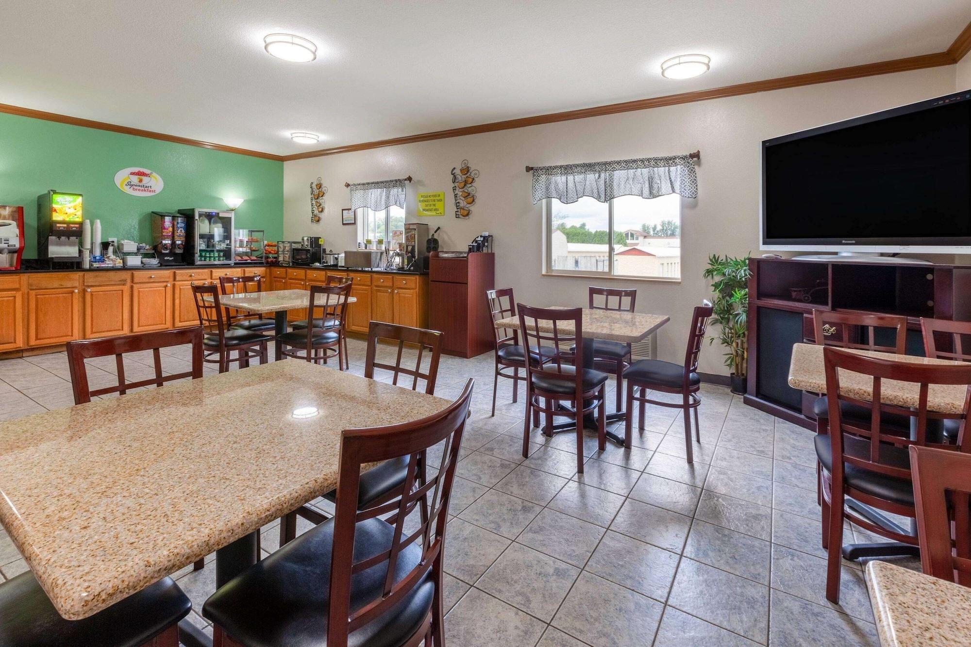 Super 8 By Wyndham Big Rapids Μοτέλ Εξωτερικό φωτογραφία