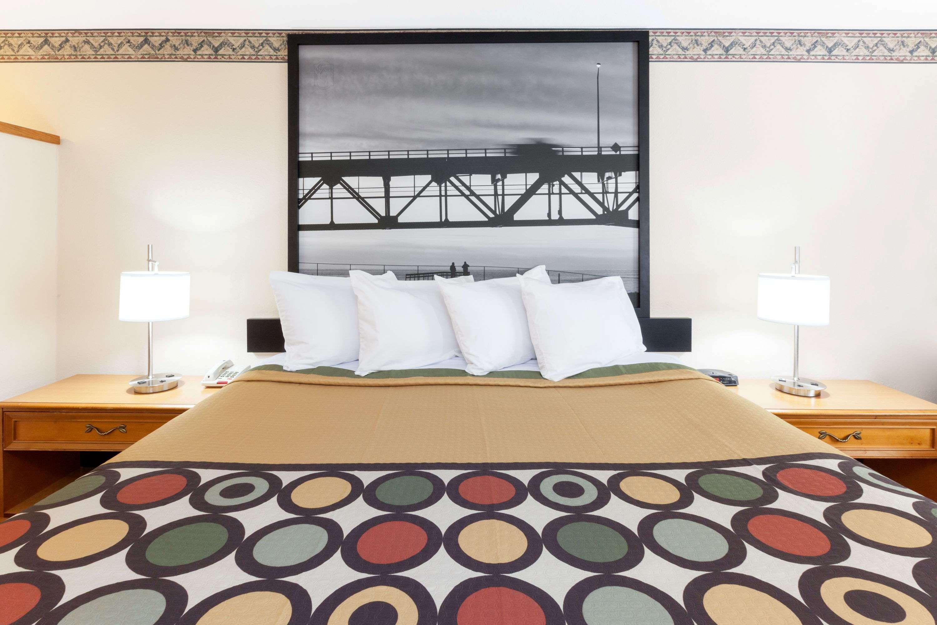 Super 8 By Wyndham Big Rapids Μοτέλ Εξωτερικό φωτογραφία