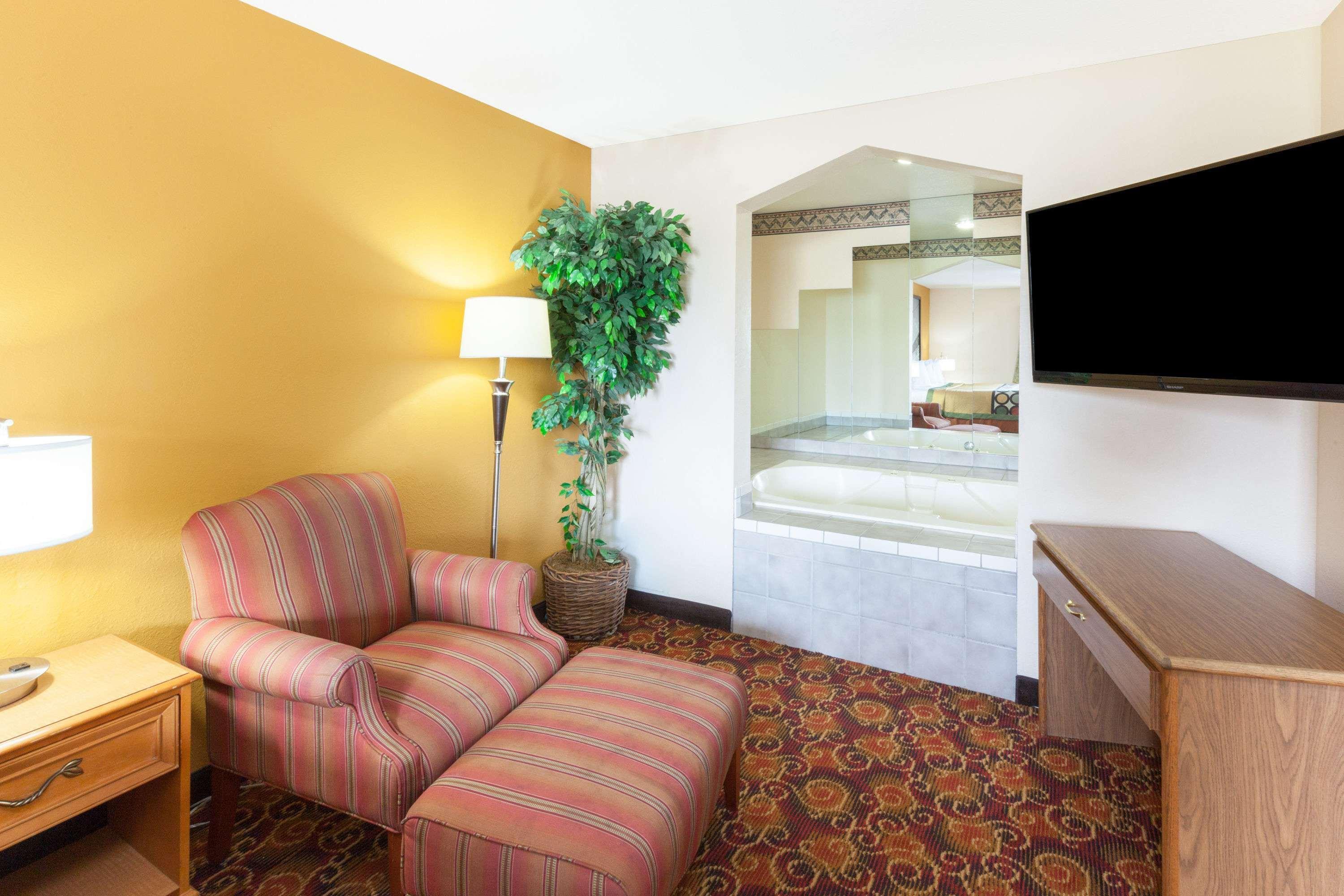 Super 8 By Wyndham Big Rapids Μοτέλ Εξωτερικό φωτογραφία