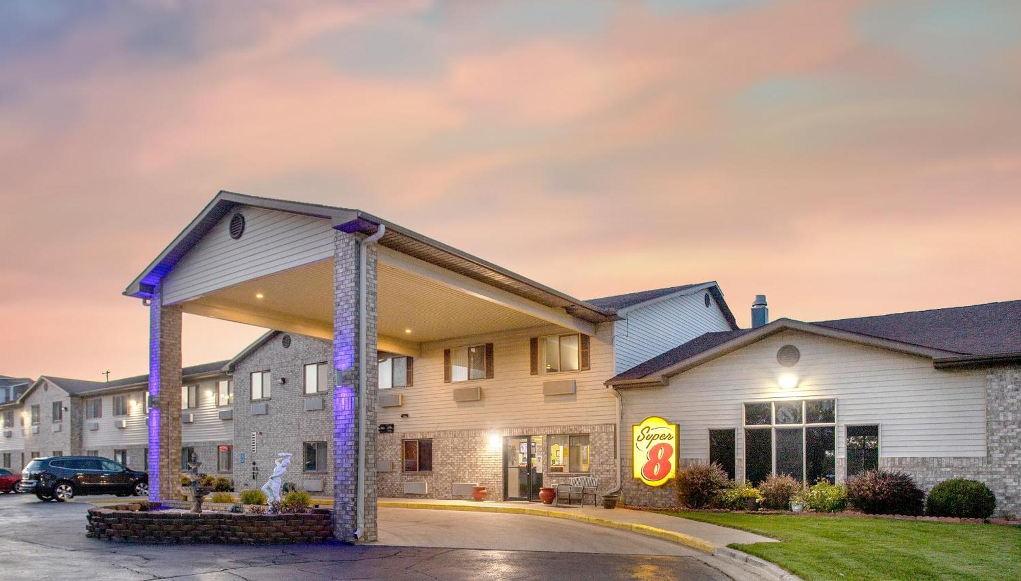 Super 8 By Wyndham Big Rapids Μοτέλ Εξωτερικό φωτογραφία