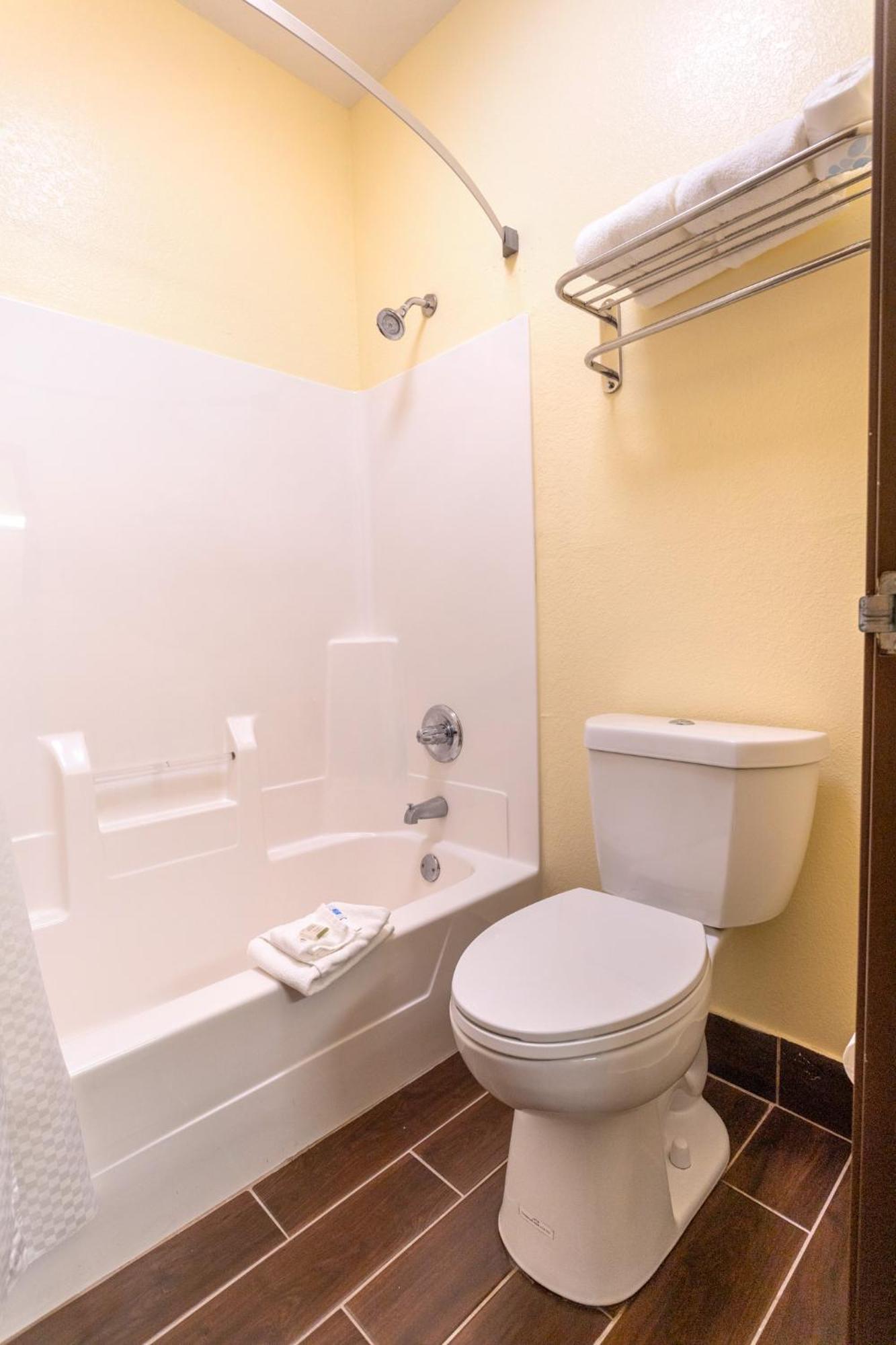 Super 8 By Wyndham Big Rapids Μοτέλ Εξωτερικό φωτογραφία