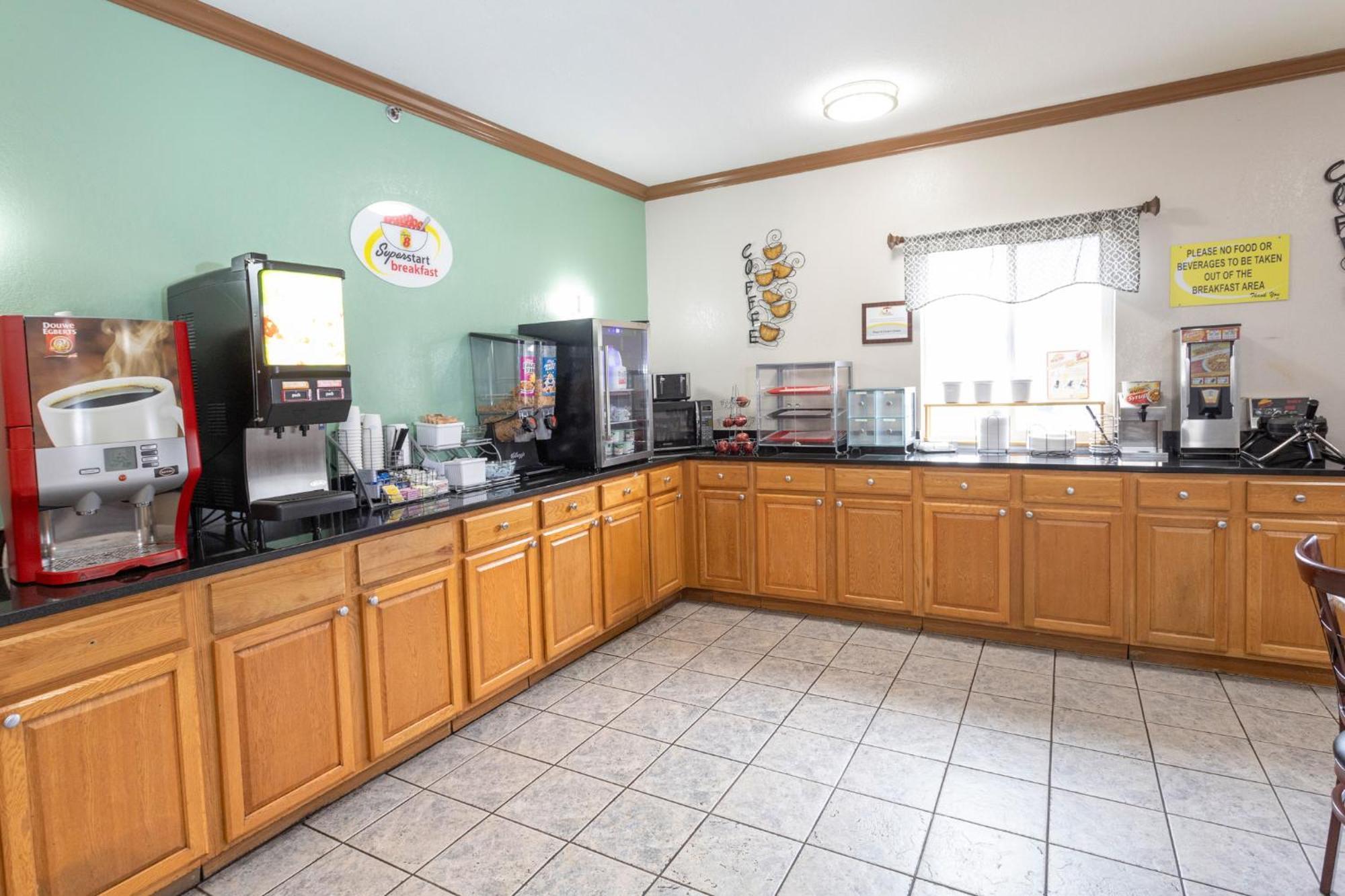 Super 8 By Wyndham Big Rapids Μοτέλ Εξωτερικό φωτογραφία