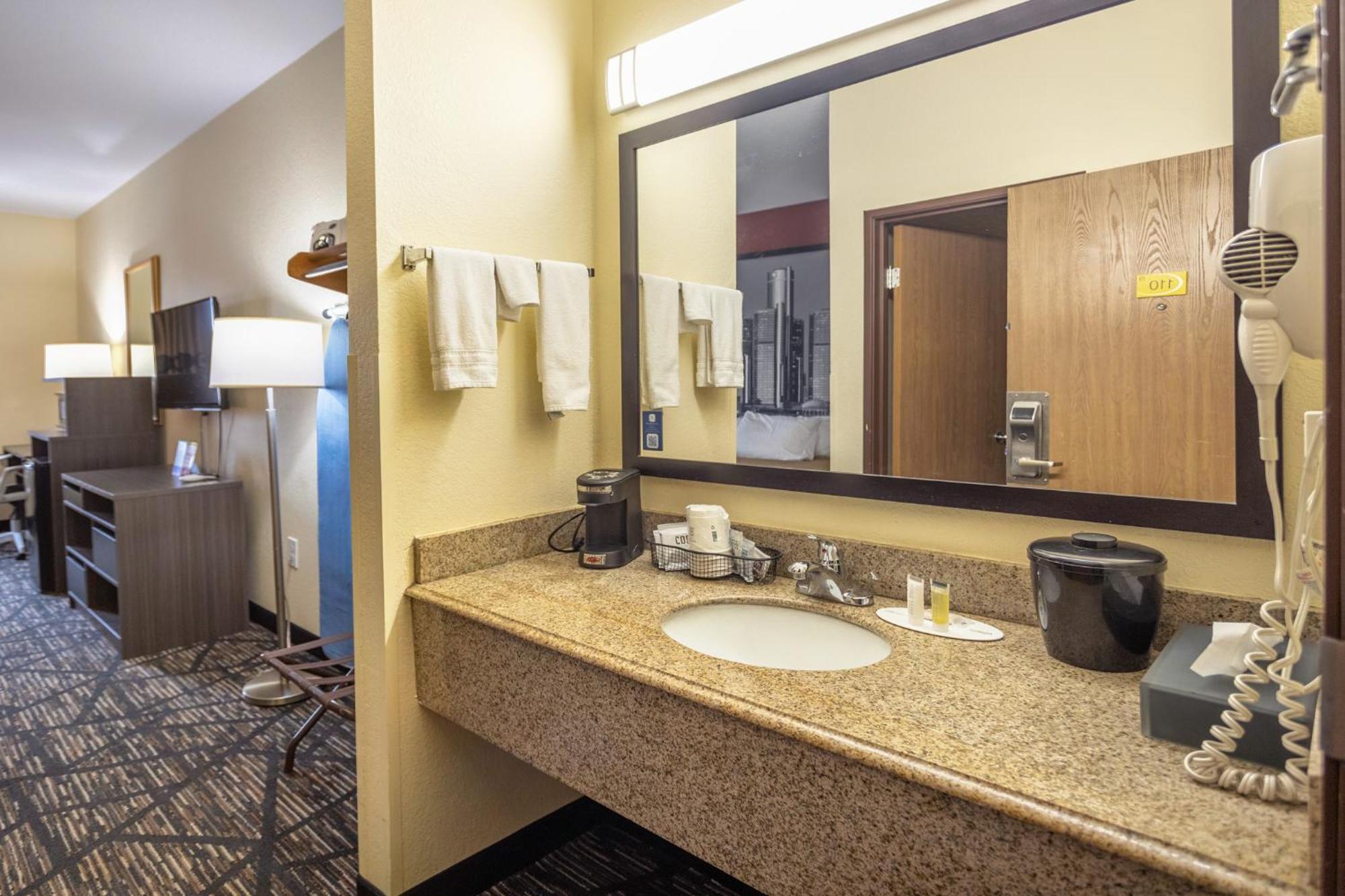 Super 8 By Wyndham Big Rapids Μοτέλ Εξωτερικό φωτογραφία