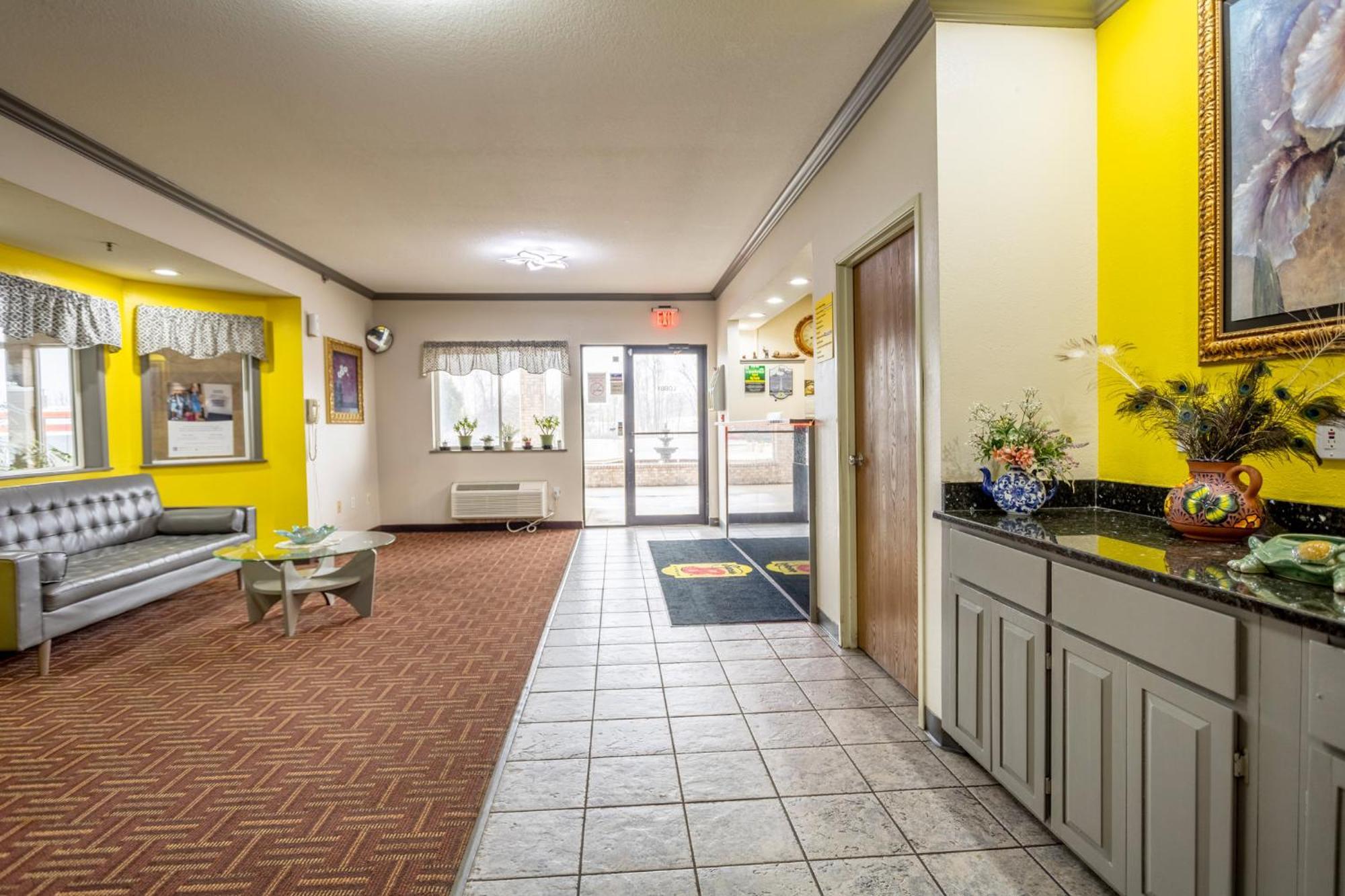 Super 8 By Wyndham Big Rapids Μοτέλ Εξωτερικό φωτογραφία