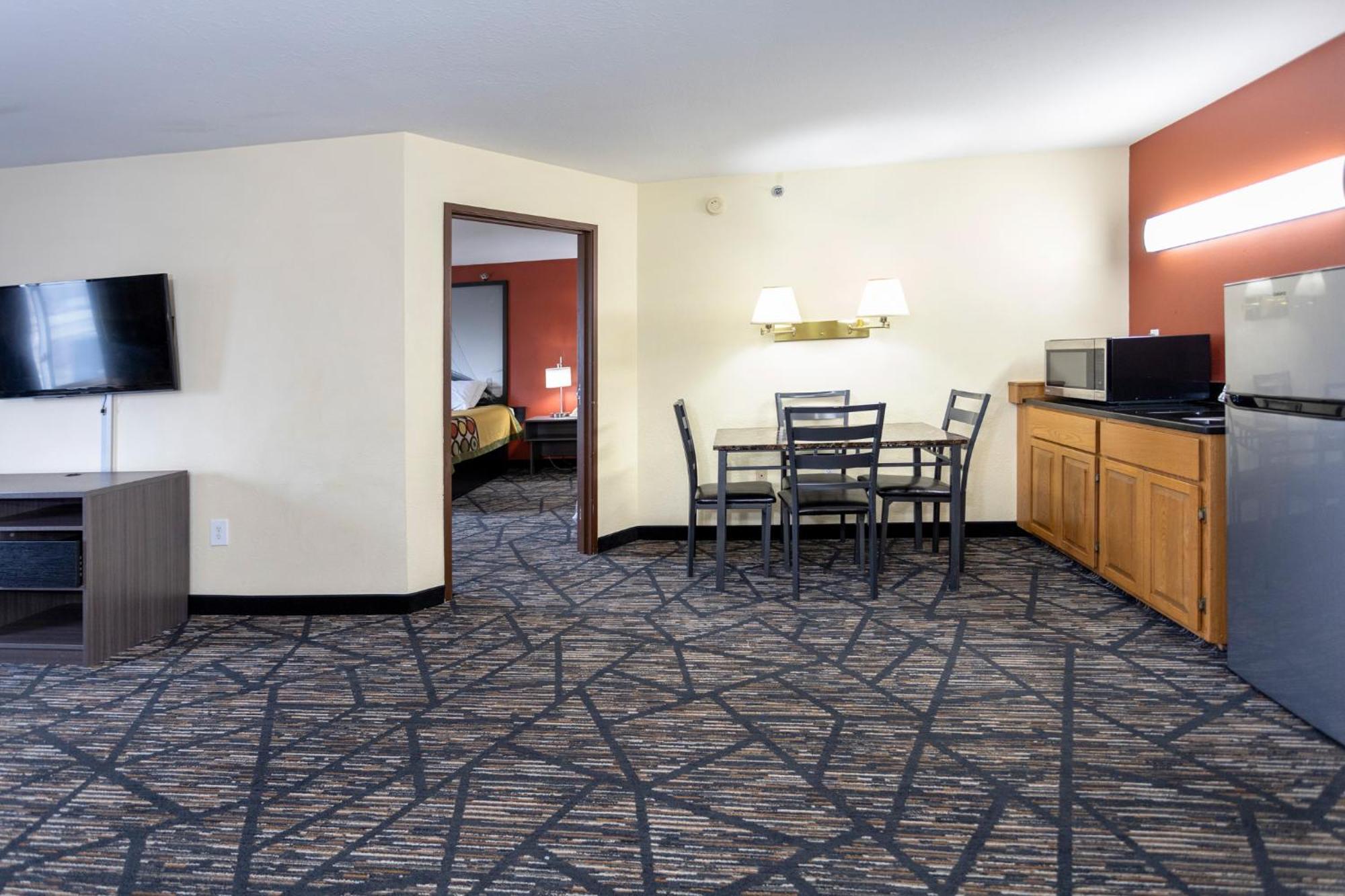 Super 8 By Wyndham Big Rapids Μοτέλ Εξωτερικό φωτογραφία