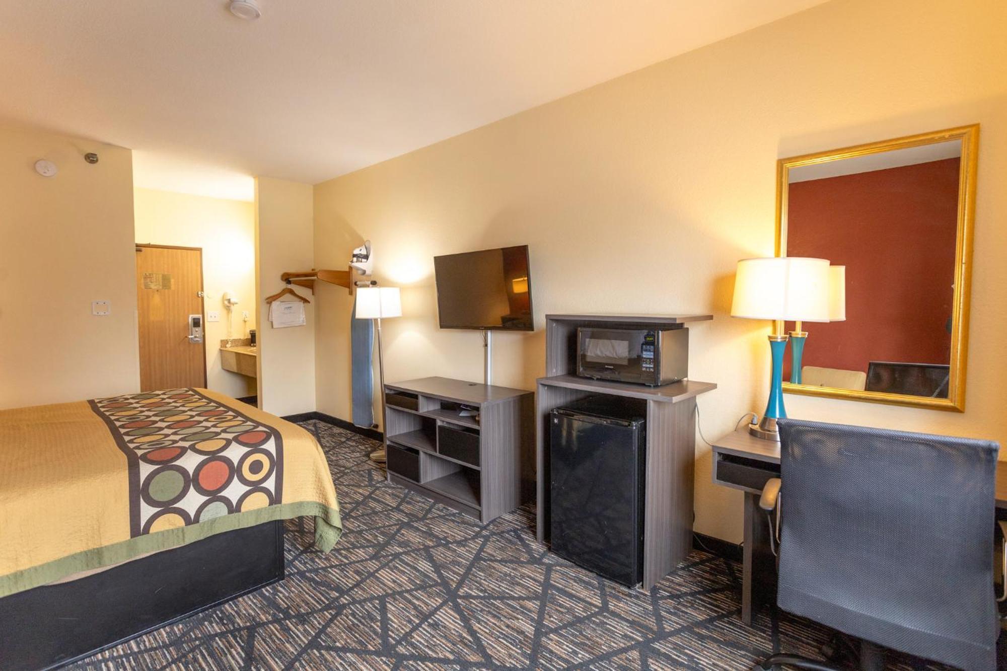 Super 8 By Wyndham Big Rapids Μοτέλ Εξωτερικό φωτογραφία