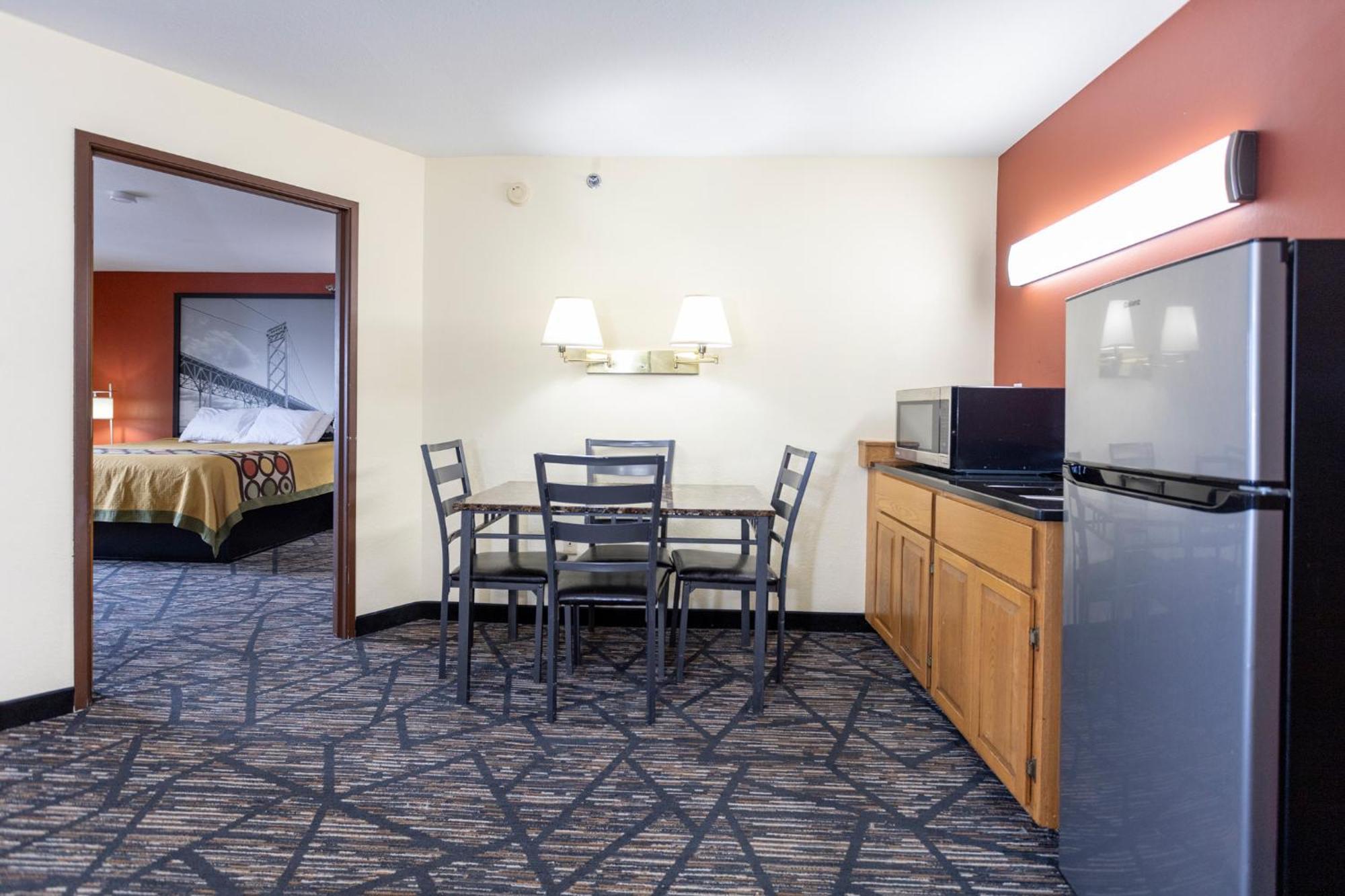 Super 8 By Wyndham Big Rapids Μοτέλ Εξωτερικό φωτογραφία