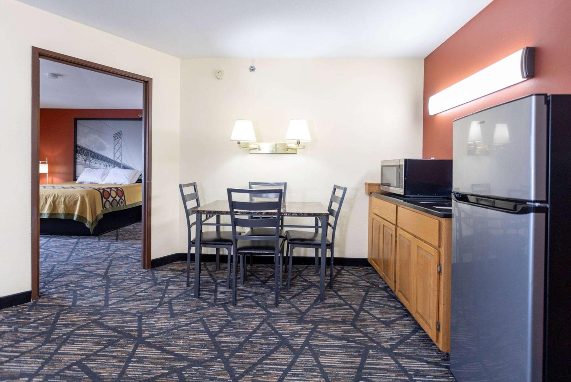 Super 8 By Wyndham Big Rapids Μοτέλ Εξωτερικό φωτογραφία